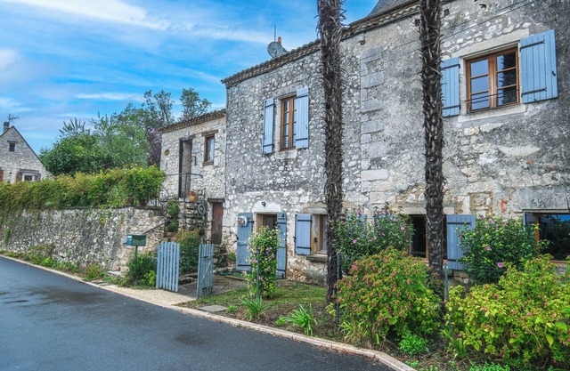 Apartment 'Les Hirondelles' with Private Terrace, Private Garden and Wi-Fi