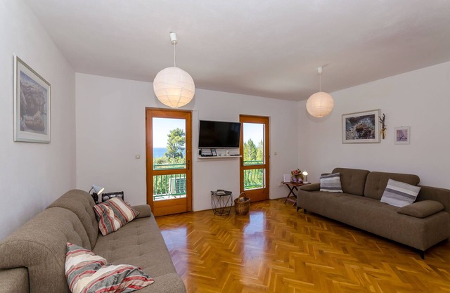 Apartments Josip (102081-A3) - Ivan Dolac - island Hvar