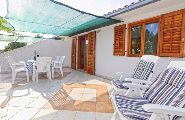 Apartments Josip (102081-A6) - Ivan Dolac - island Hvar