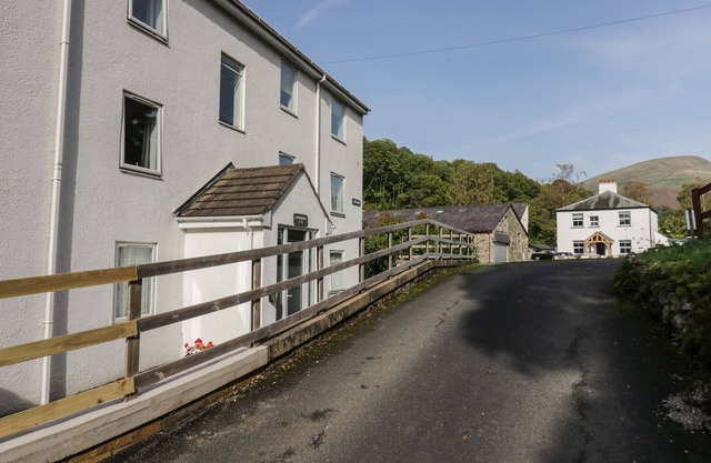 APARTMENT 1, pet friendly, with a garden in Keswick