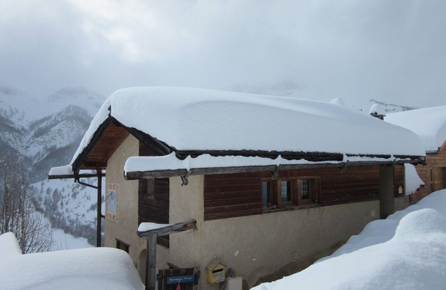 apartment 2/4 per. 335 to 470 €/week.