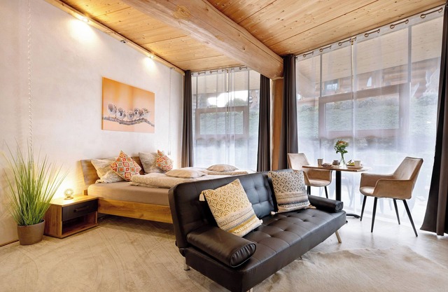 Apartment '-2-die Zwei, Studio 35qm' with Private Terrace, Shared Garden and Wi-Fi