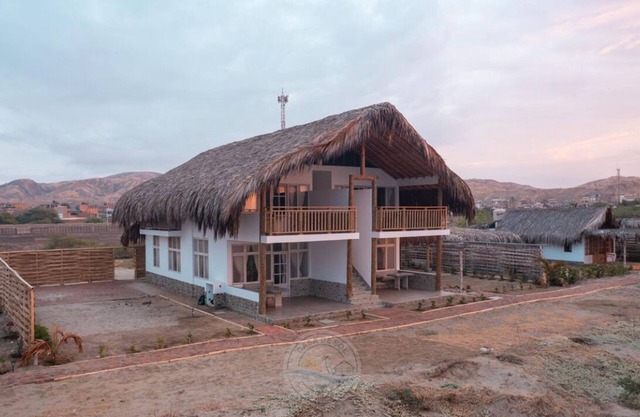 Apartment 5 minutes from downtown Mancora. View and direct access to the sea