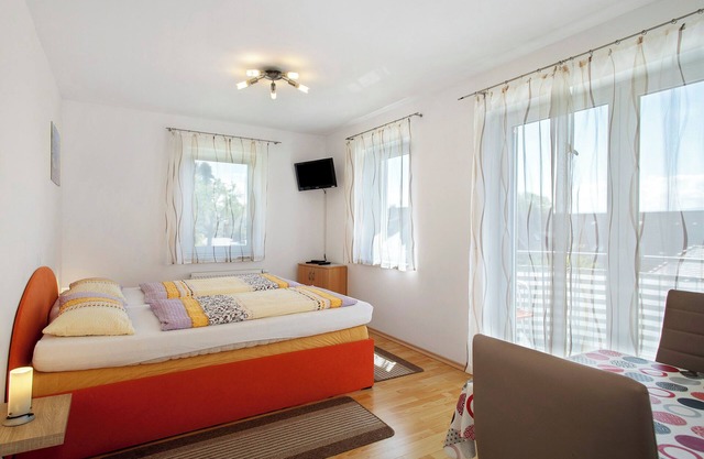 Apartment '6' with Balcony and Wi-Fi
