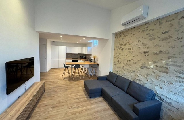 Apartment 7-rooms with terrace in Nîmes