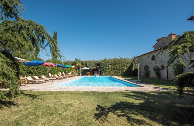 Apartment 'Agriturismo Ischieto - Il Cipresso' with Shared Pool, Wi-Fi and Air Conditioning