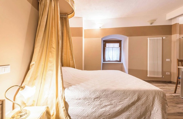 Apartment Agriturismo "Al Gallo Nero Miele" near Lake Garda with Mountain View & Terrace
