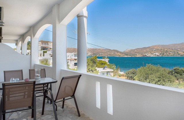 Apartment 'Akrogiali House Drimonas' with Sea View, Wi-Fi and Air Conditioning