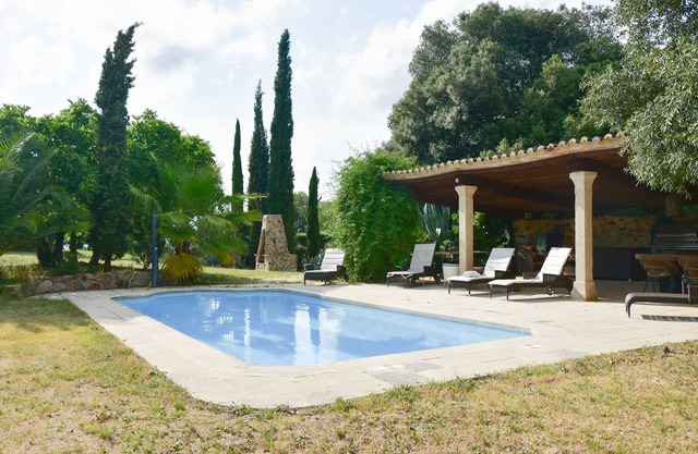 Apartment Alegria is in beautiful country house in the middle of the forest with large pool
