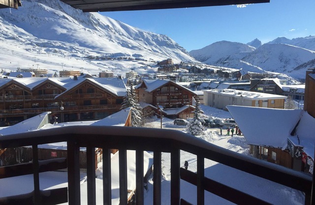 Apartment Alpe Huez WIFI baby equipment covered parking
