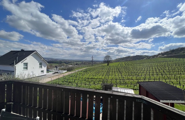 Apartment 'Am Keßlersberg' with Balcony, Wi-Fi and Air Conditioning