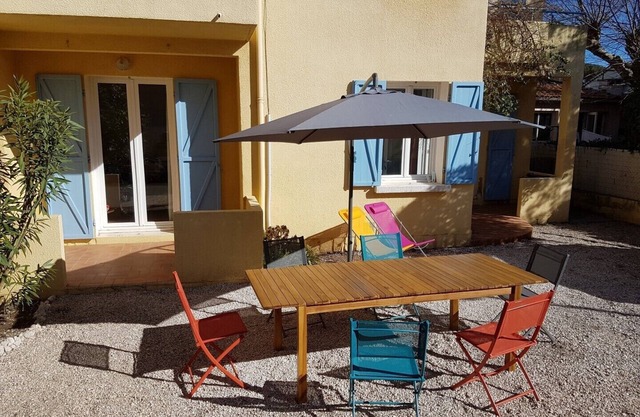 Apartment and garden 5 people sea and village in Hyères - peninsula of Giens