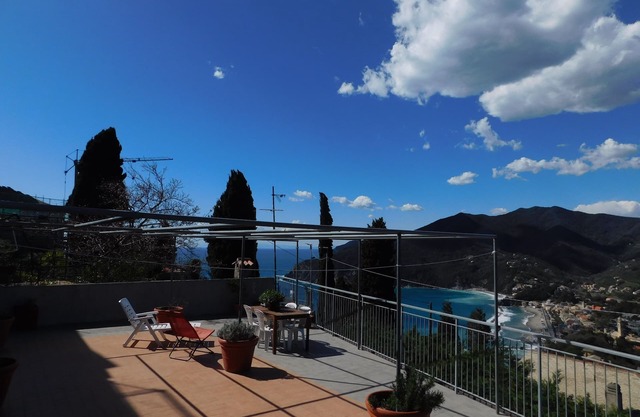 APARTMENT AND TERRACE 100 SQM SEA VIEW+PANORAMA LEMEGLIO PRIVATE PARKING