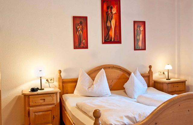 Apartment 'Apfelblüte' with Mountain View, Shared Pool and Wi-Fi
