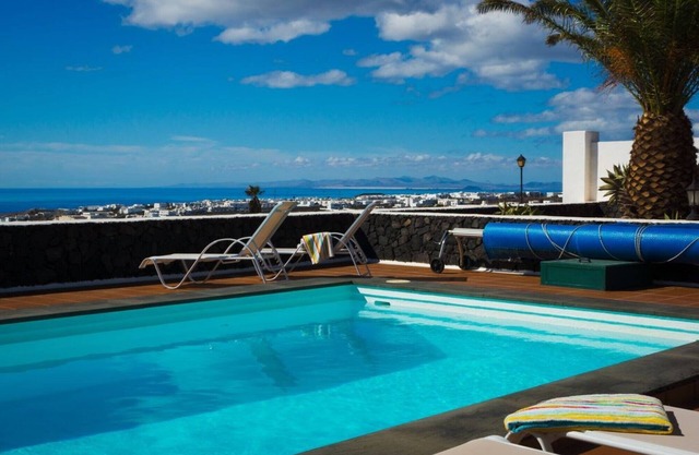Apartment away from the crowd, with fantastic sea and panoramic views