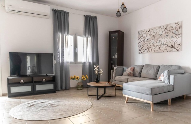 Apartment 'Bella Casa Pitsidia' with Private Terrace, Wi-Fi and Air Conditioning