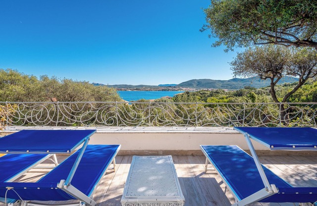 Apartment 'Bella Vista Marinella 2' with Sea View, Terrace, A/C and Wi-Fi