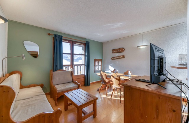 Apartment 'Bercail 3 Grand Appt Plein Sud' with Mountain View and Balcony