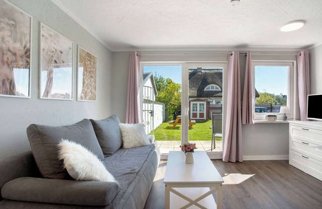 Apartment 'Boddenferienhaus - 13 Treibholz' with Shared Terrace and Wi-Fi