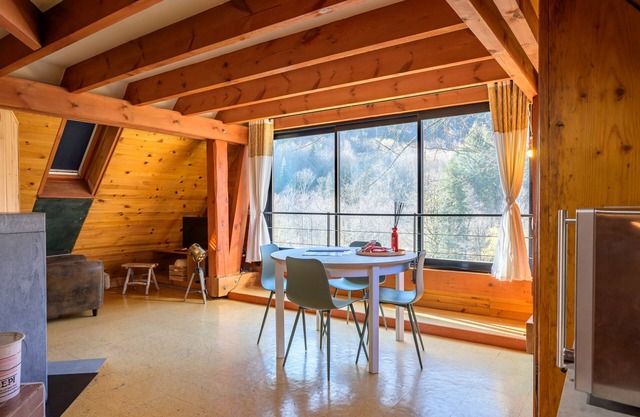 Apartment 'Bombom' with Lake View, Private Garden and Wi-Fi