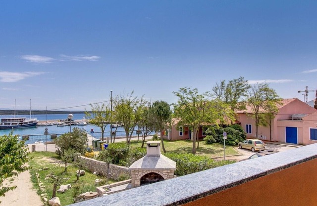 Apartment BRIA with sea view 40m from the sea