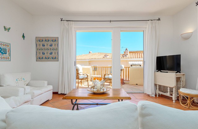 Apartment "Casa Olivastra" close to the Sea with Balcony & Wi-Fi