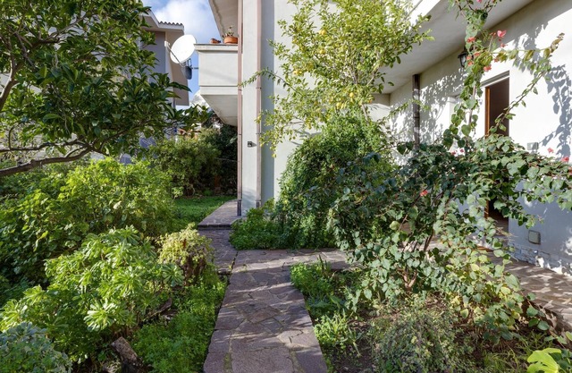 Apartment 'Casa vacanza Sandra' with garden, terrace & A/C