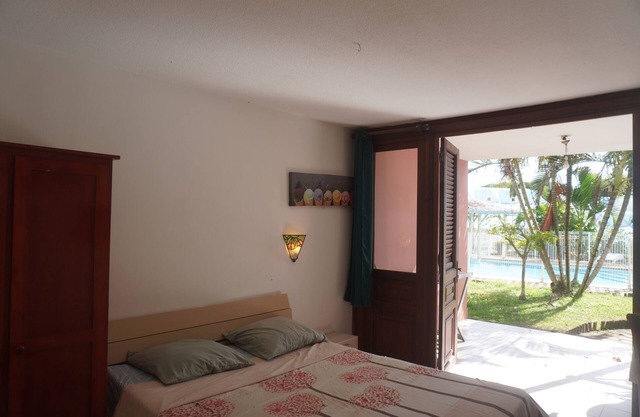 Apartment Dahlia (500 m from the Pointe Marin BEACH, with SWIMMING POOL)
