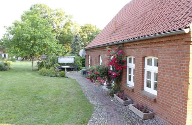 Apartment 'Damwildhof Blievenstorf- Ferienhaus' with Private Garden and Wi-Fi