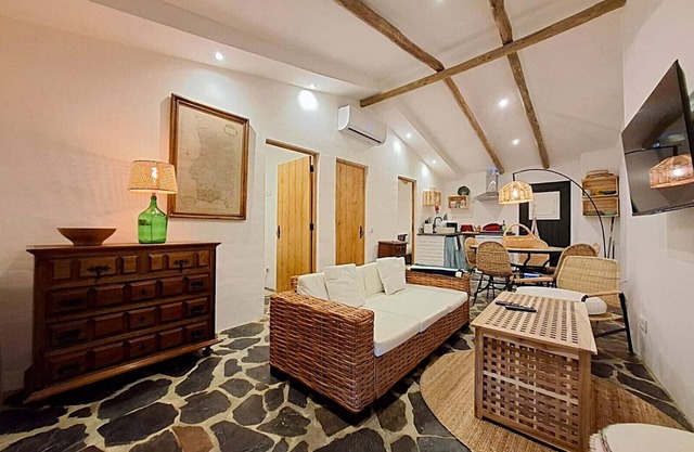 Apartment 'Descanso Dos Oleiros' with Private Terrace, Wi-Fi and Air Conditioning