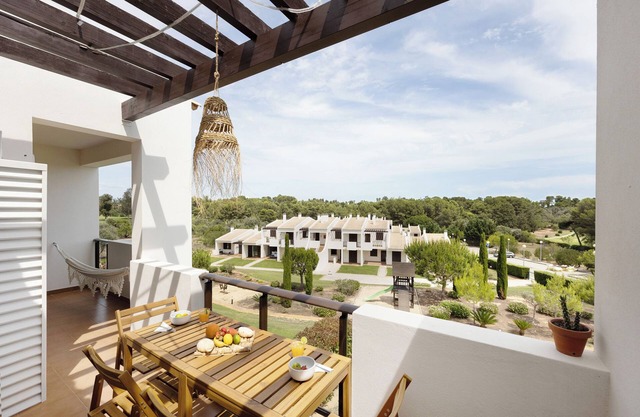 Apartment 'Devvine Beach and Golf' with Sea View, Wi-Fi and Air Conditioning