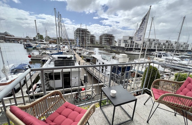 Apartment directly in the city marina/yacht harbor with a fantastic view also with dog