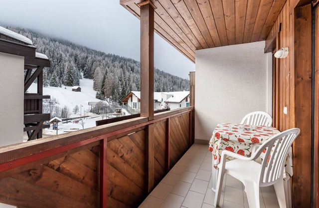 Apartment "Dolomieu 26" with Mountain View, Balcony & Whirlpool