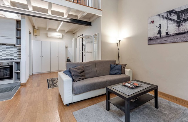 Apartment 'Easy Loft Firenze' with Wi-Fi and Air Conditioning