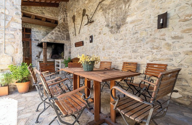Apartment 'El Clos 2' with Balcony and Wi-Fi