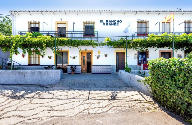 Apartment 'El Rancho Grande' with balcony and mountain views