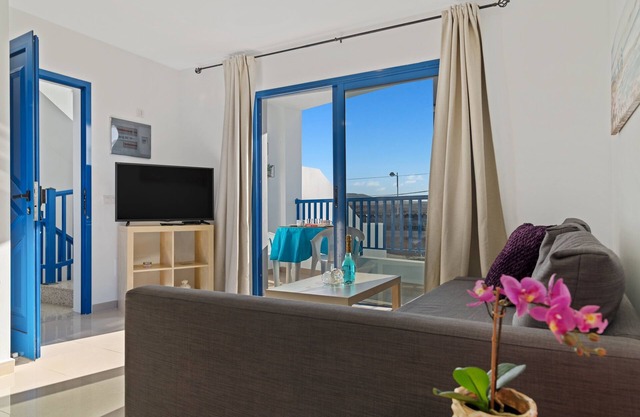 Apartment "El Rincón de Famara" close to the Beach with Balcony & Terrace