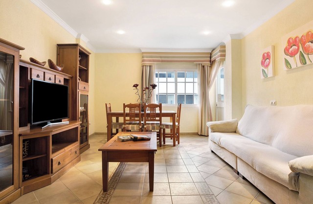 Apartment "El Tajo" with Sea View, Private Terrace & Wi-Fi