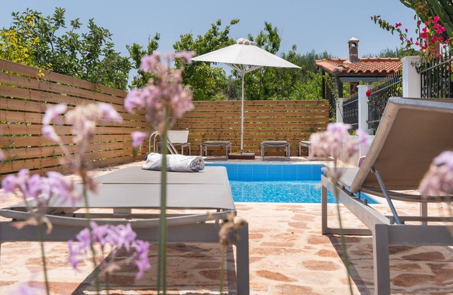 Apartment 'Elli's 2' with Shared Pool, Wi-Fi and Air Conditioning