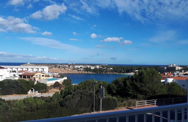 Apartment located 2 minutes walk from the beach with beautiful sea views!