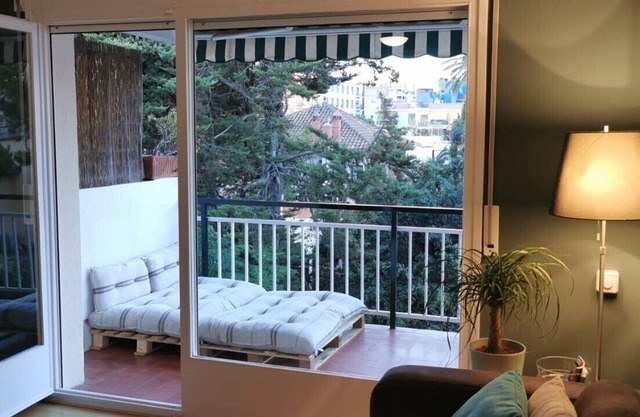 Apartment with large terrace and less than 50 meters from the beach