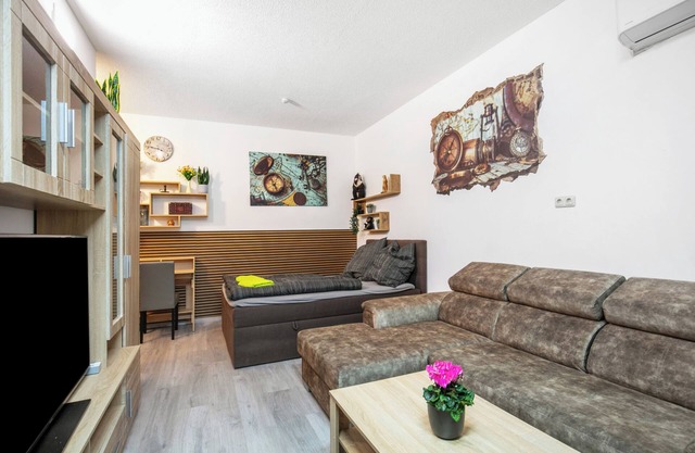 Apartment 'Ferienwohnung Ostsee' with Shared Terrace, Wi-Fi and Air Conditioning