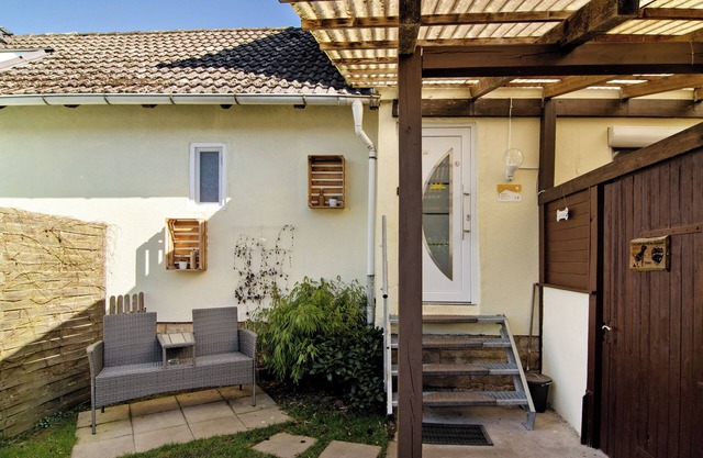 Apartment 'Ferienwohnung Am Feldrain' with Private Garden and Wi-Fi
