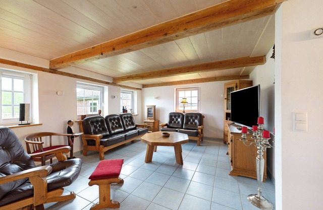 Apartment 'Ferienwohnung Sylt' with Terrace, Shared Garden and Wi-Fi