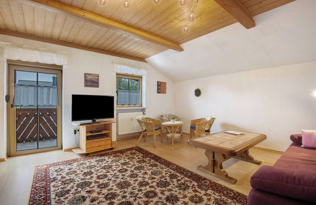 Apartment 'Ferienwohnung Schneider' with Shared Garden, Balcony and Wi-Fi