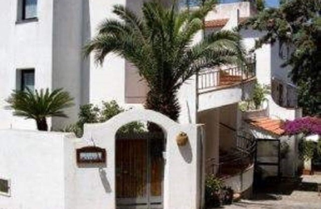 Apartment for 3 people in a residence in the center of Ischia Porto