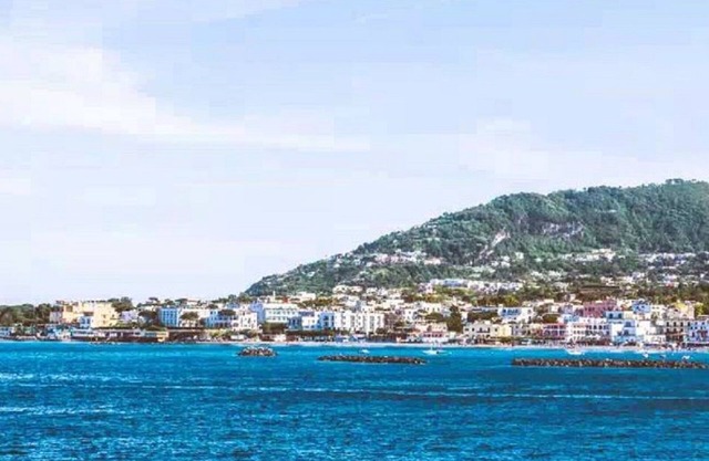 Apartment for 3 people in a residence in the center of Ischia Porto