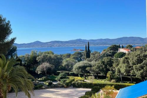 Apartment for 6 with terrace 100 m from the sea