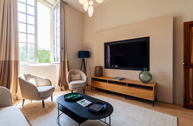 Apartment 'Chateau En Provence' with Wi-Fi and Air Conditioning