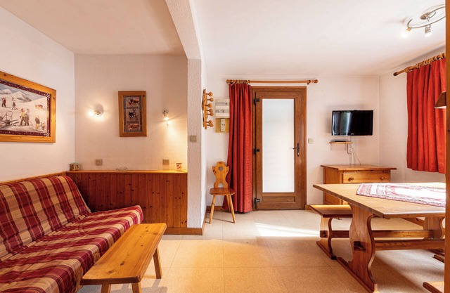 Apartment 'La Bévéria 4' with Private Terrace and Shared Garden